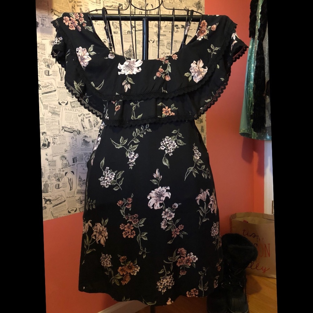 Lovely flowered dress! 🌸🌺🌹🌷🌼