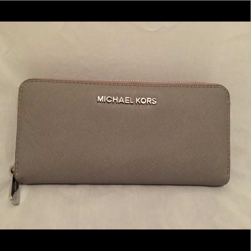 Michael Kors Jet Set Wallet. Excellent condition