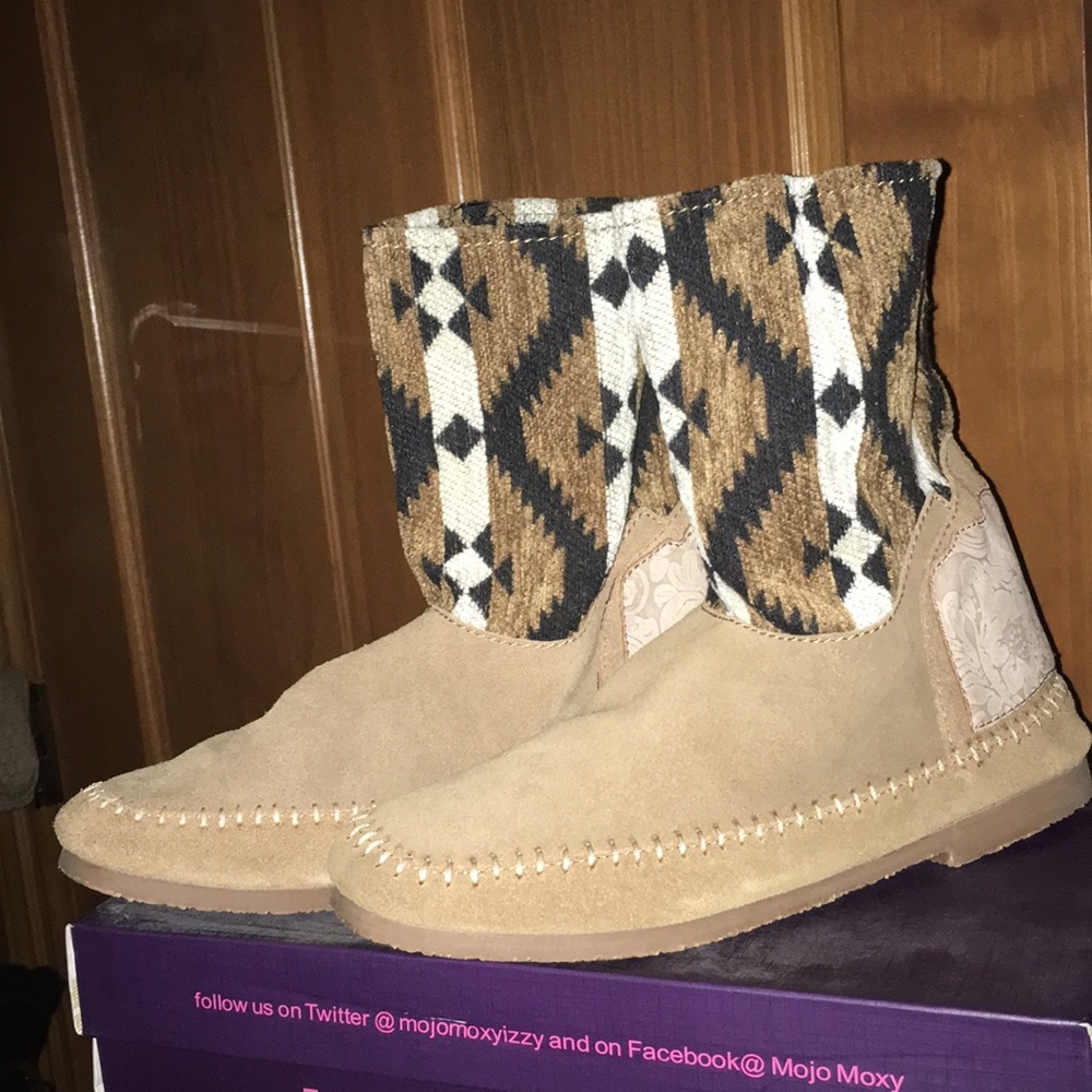 Mojo moxy boots booties suede