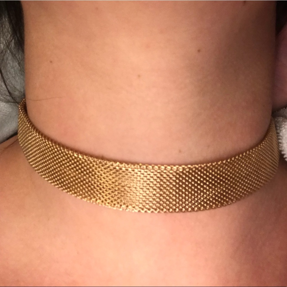 Thick gold choker