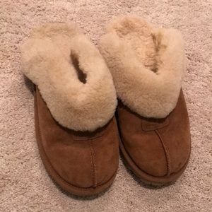 UGG SLIPPERS