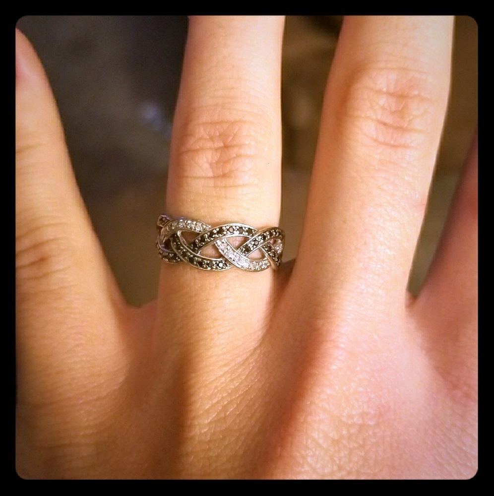 Heilzburg diamond ring