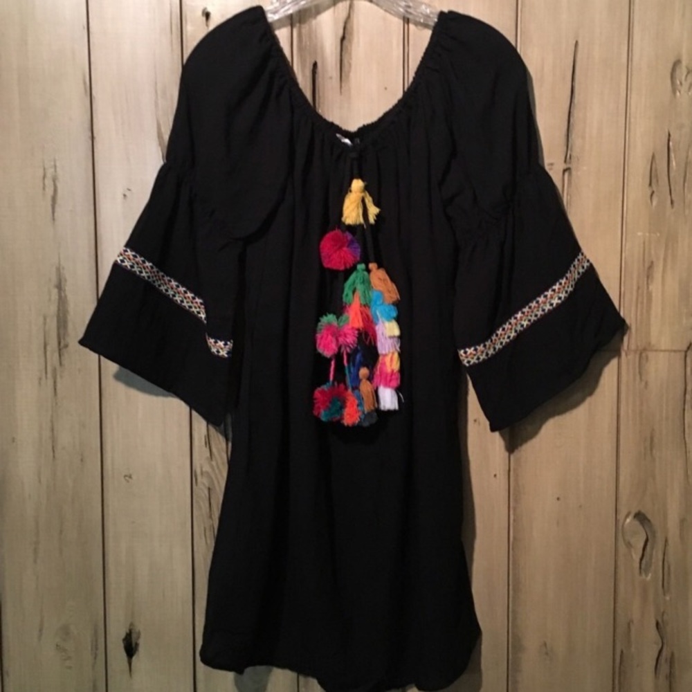 DecoStyle Tunic. Black and super cute🎉🎉