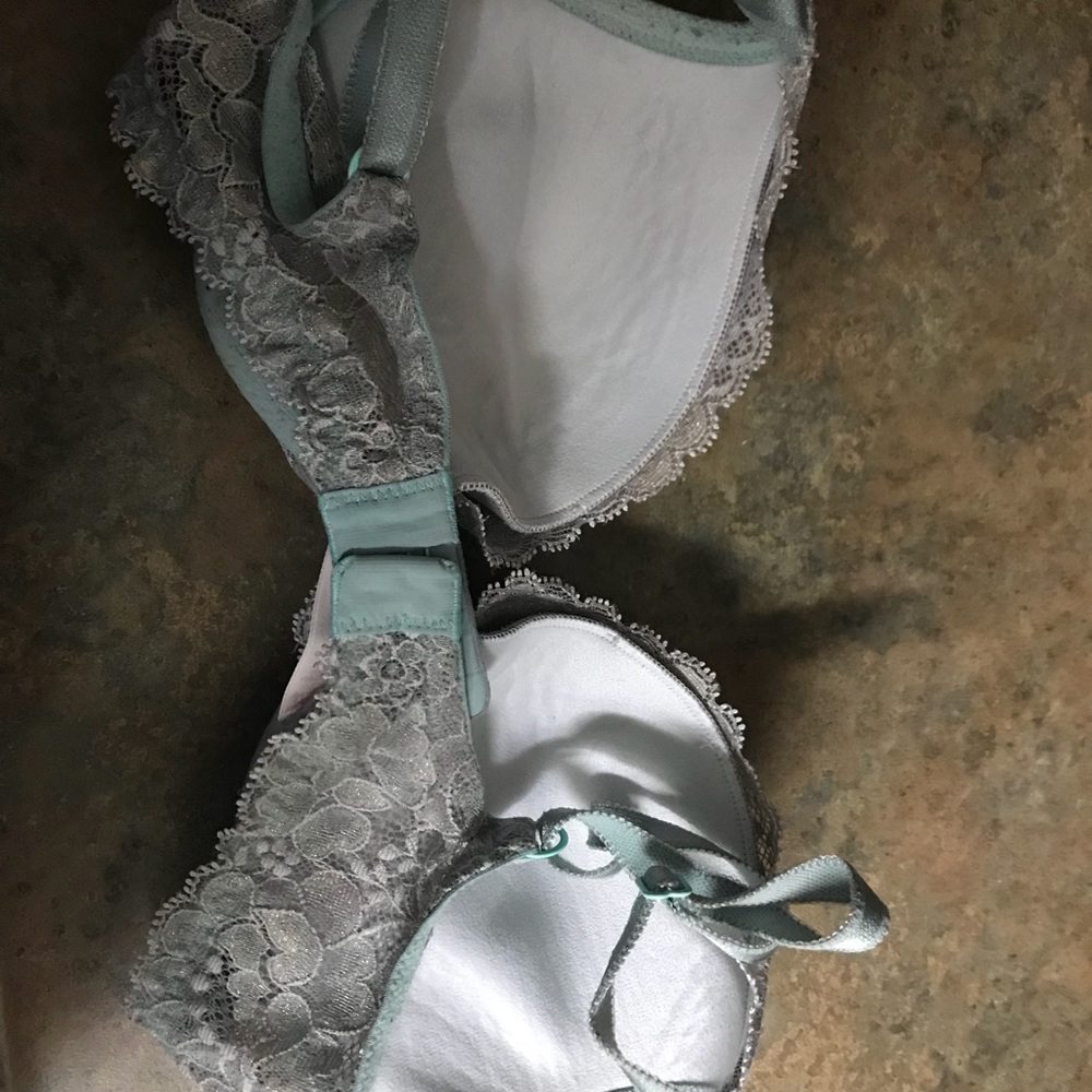 Victoria Secret Bra - Picture 2 of 2