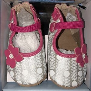 BNIB Robeez leather soft sole shoes
