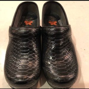 Excellent condition Dansko XP Black Snakeskin 39