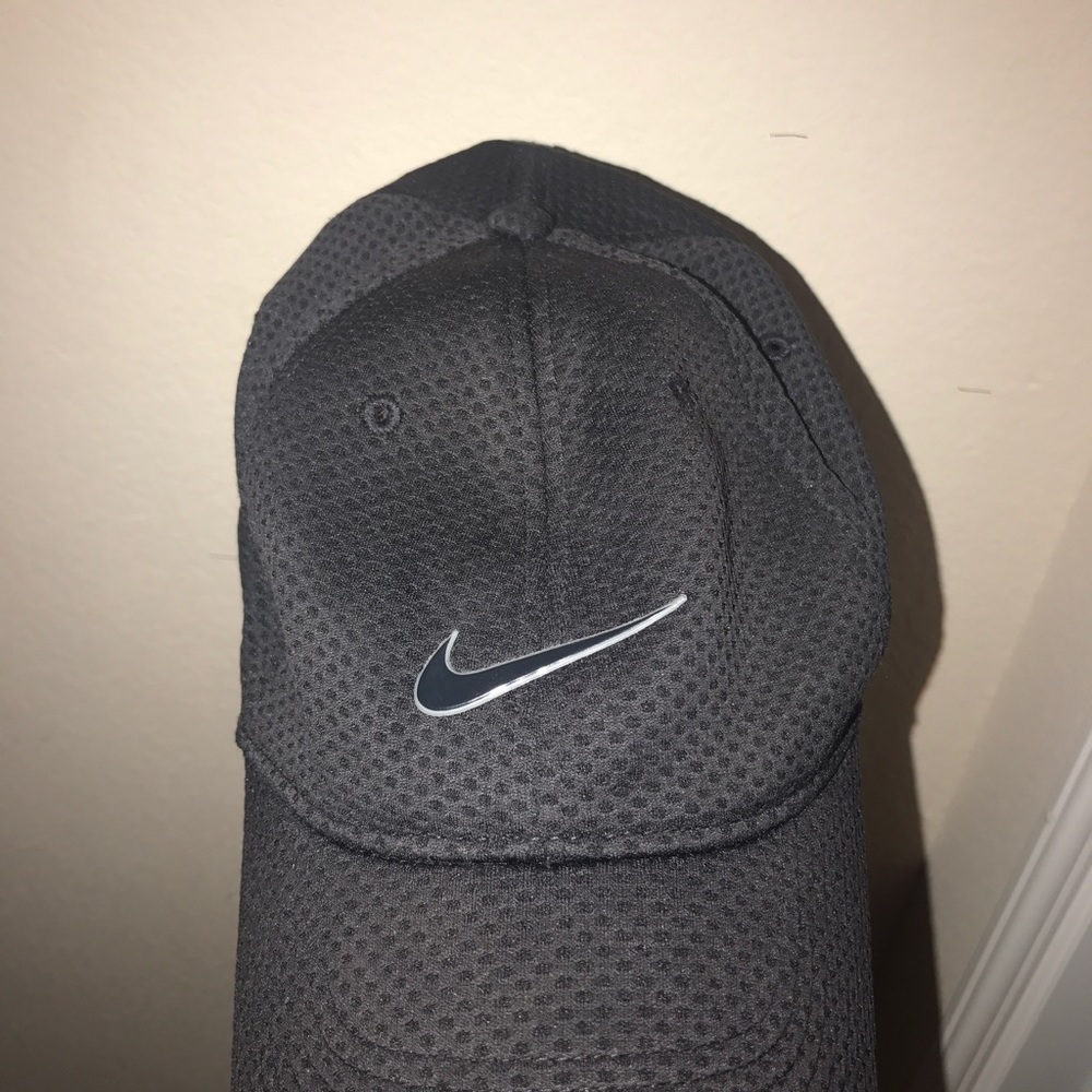 Black Nike hat