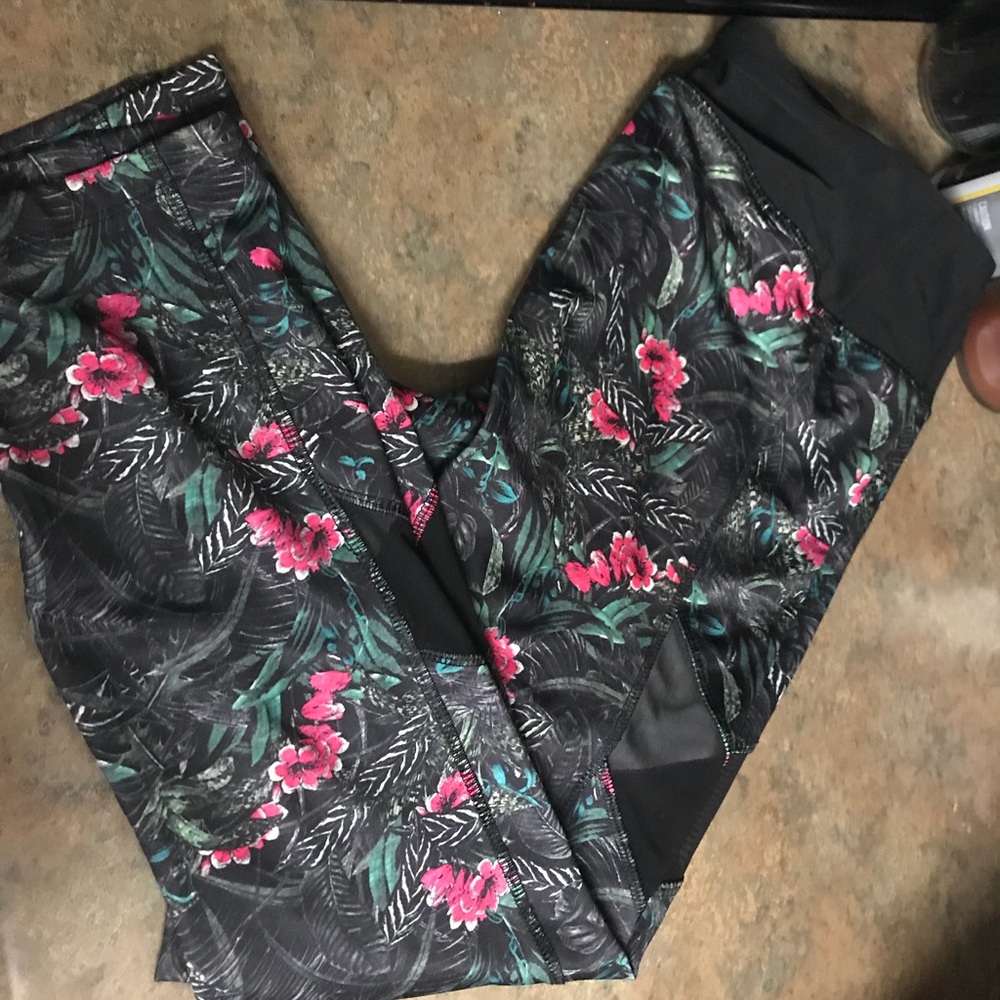 Capri workout leggings by vogo