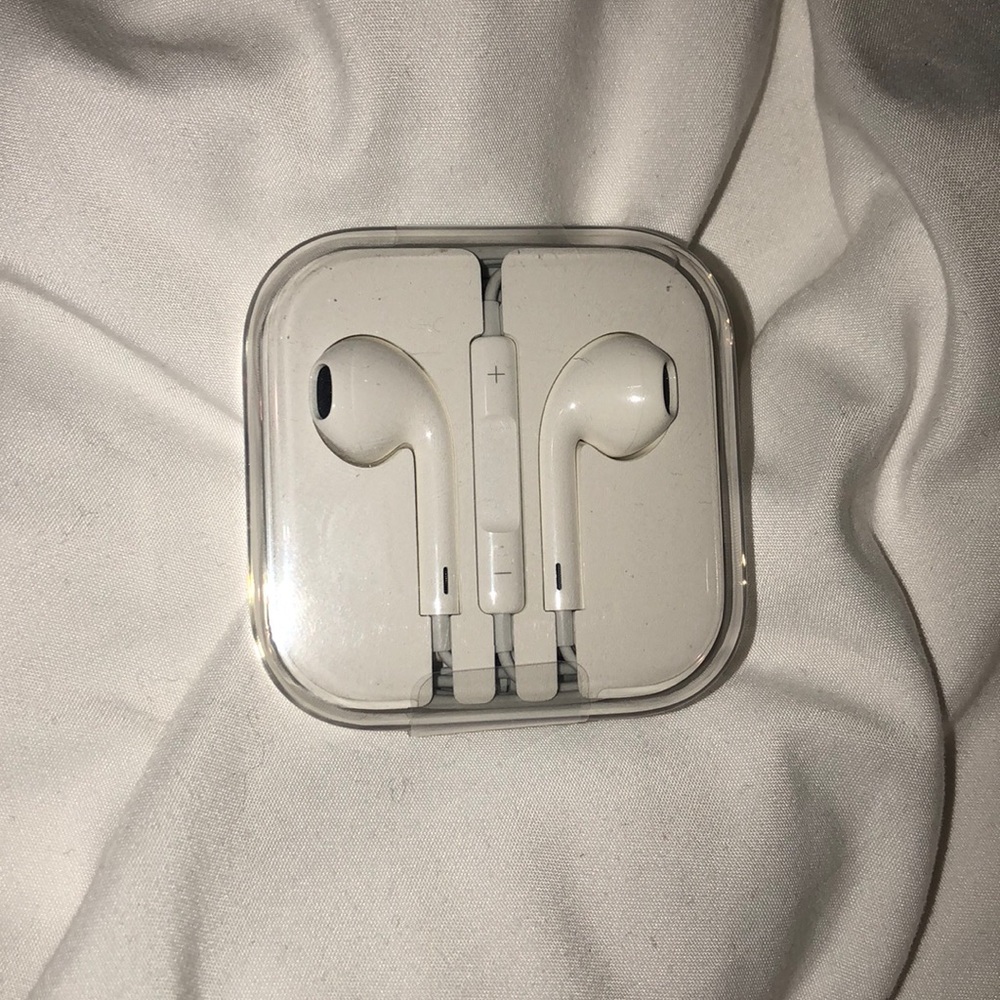 NWT Apple Headphones (normal jack)