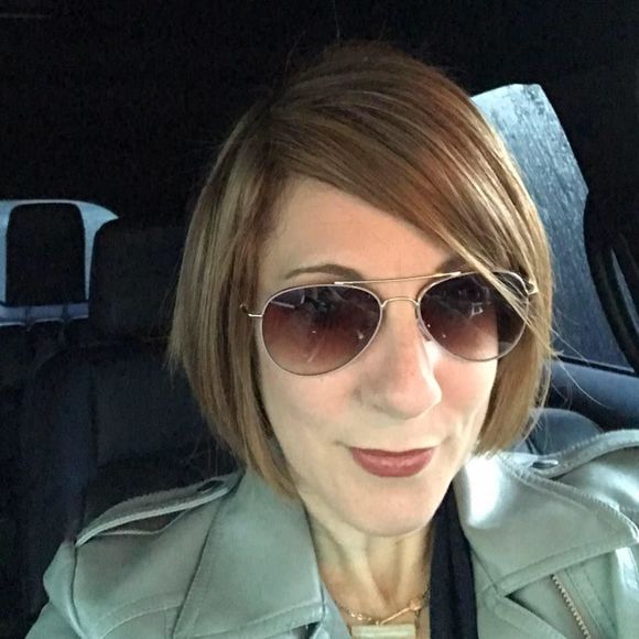 Meet your Posher, Jennifer - Picture 1 of 1