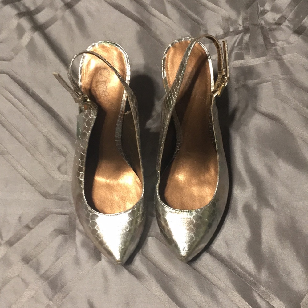 Carlos Santana Metallic snake print heels
