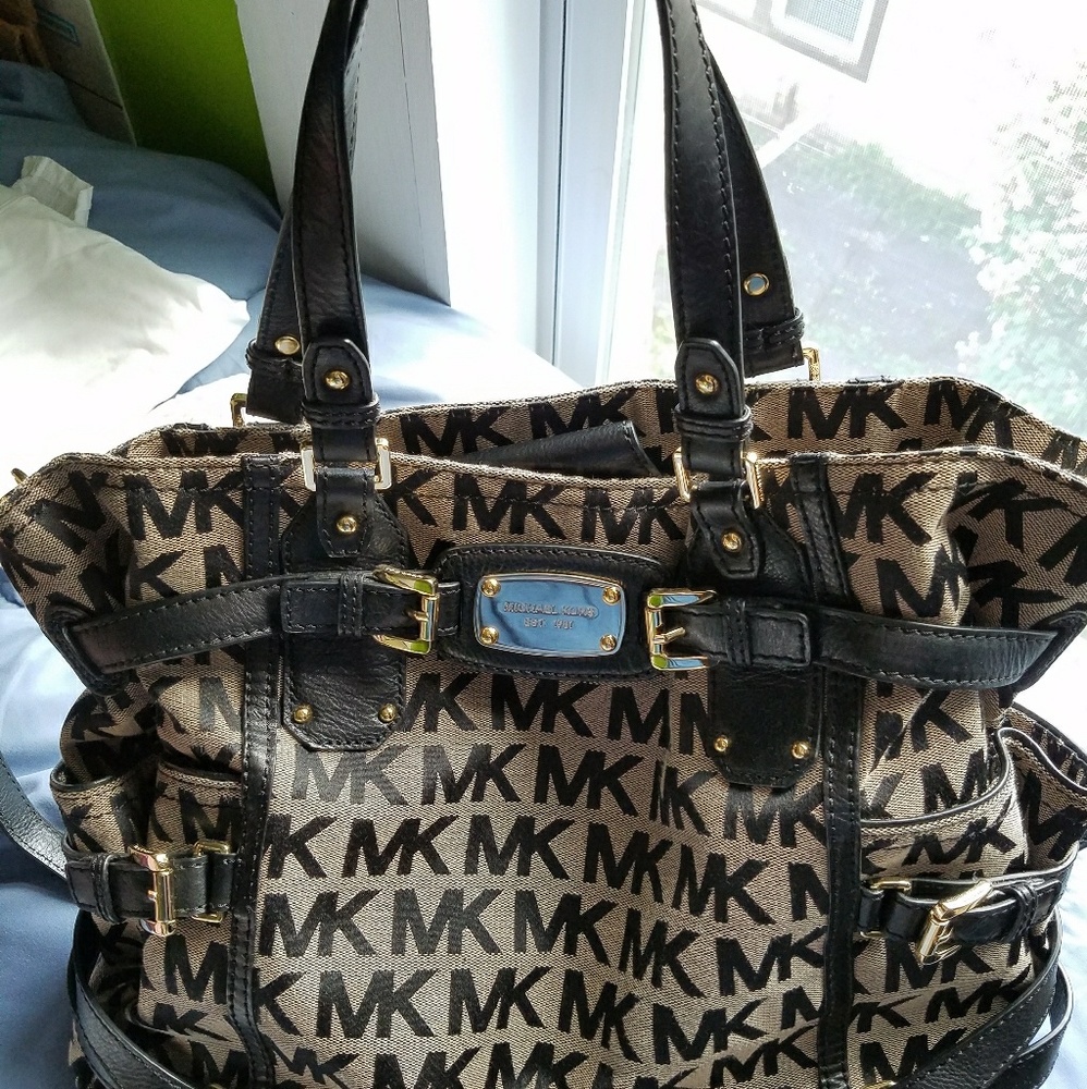 NWOT Michael Kors Authentic Shoulder Tote bag