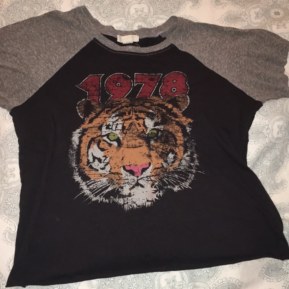 Cotton T-shirt from Forever21 (I love H81)