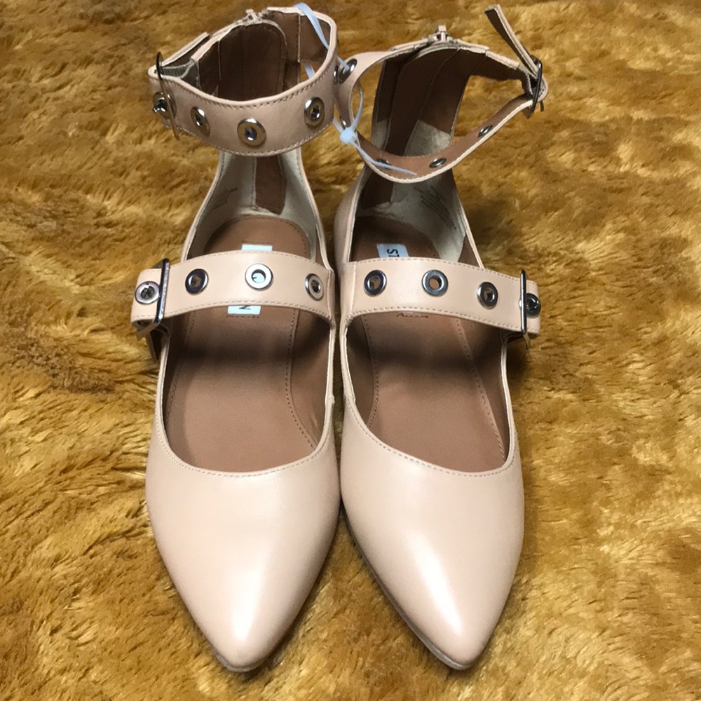 Steve Madden gorgeous flat shoes