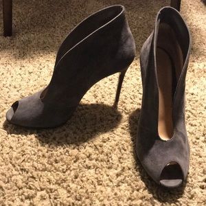 GIANVITO ROSSI VAMP PEEP TOE PUMP