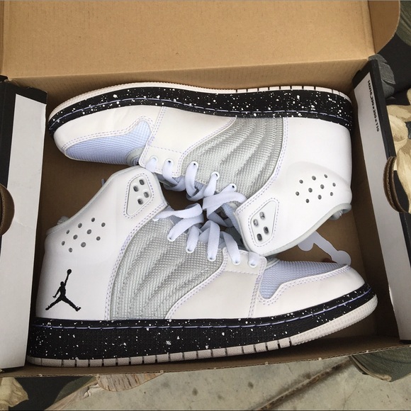 Jordan 1 Flight 4 - Picture 2 of 5