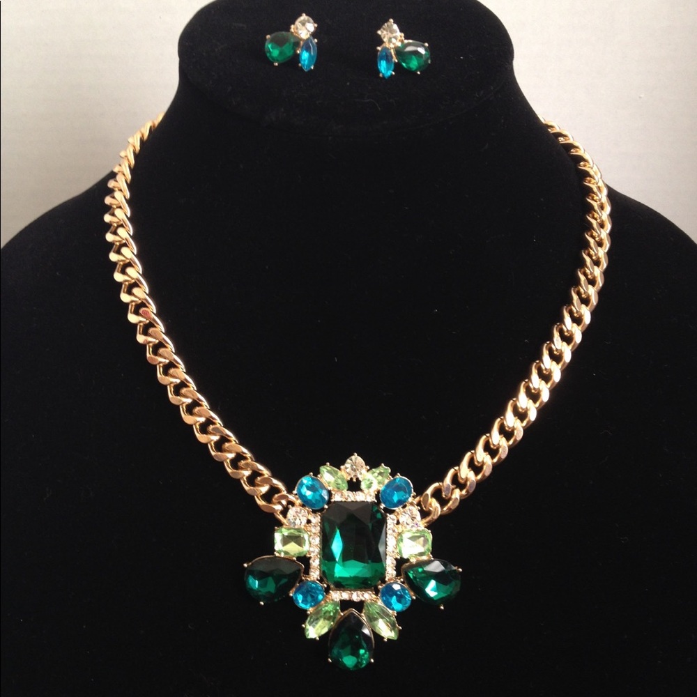✨Jeweled Taylor Necklace✨