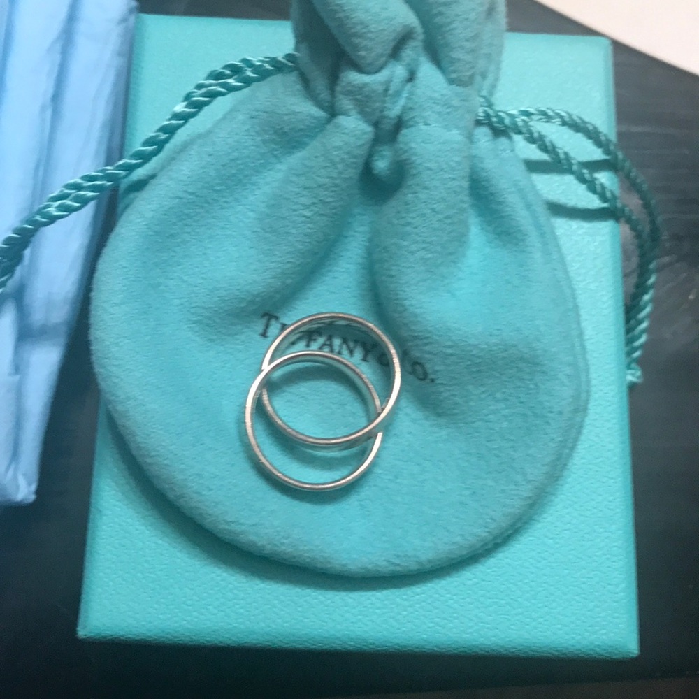 Interlocking circles Tiffany & co ring