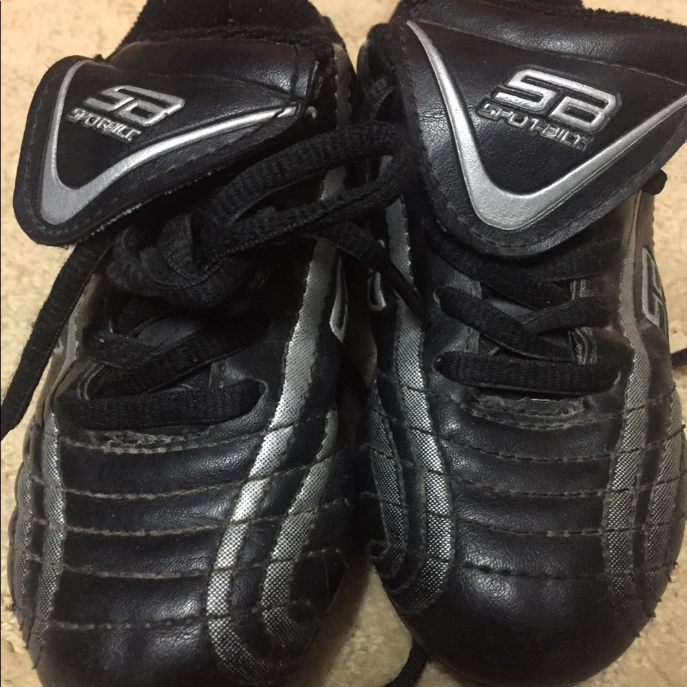 BOYS size 9 1/2 Cleats