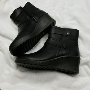 Keen leather ankle boots