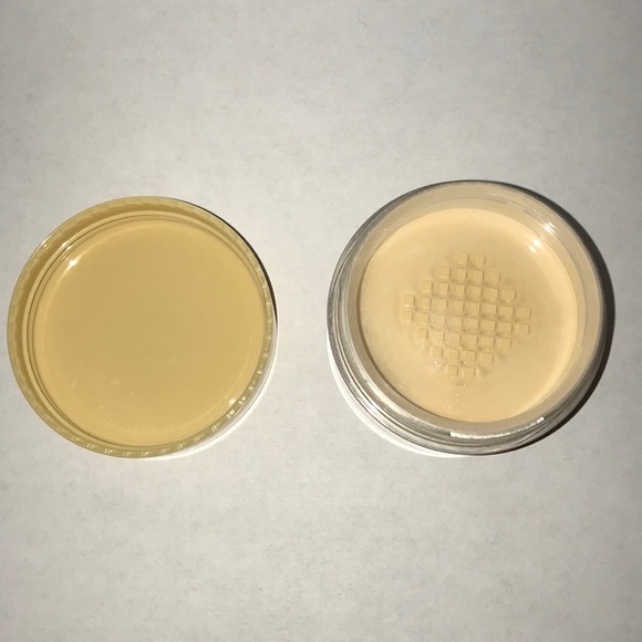 bellapierre cosmetics— banana setting powder - Picture 3 of 5