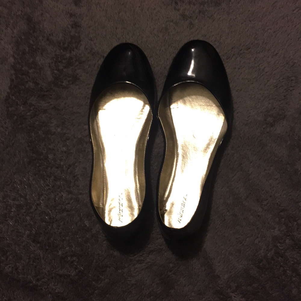 Black glossy finish flats