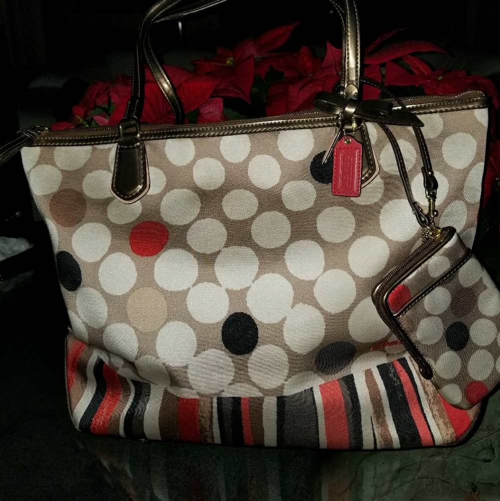 🎉 REDUCED 2pc COACH XL SATIN TOTE w/FREE WRISTLET