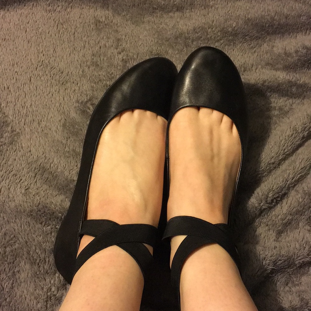 Ballet flats with elastic ankle bands
