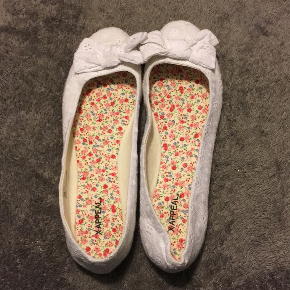 White lace flats