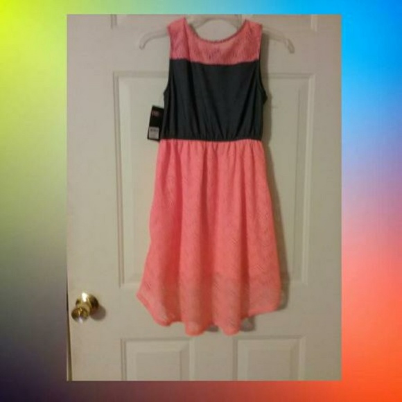 Elegant looking dress - Picture 2 of 2