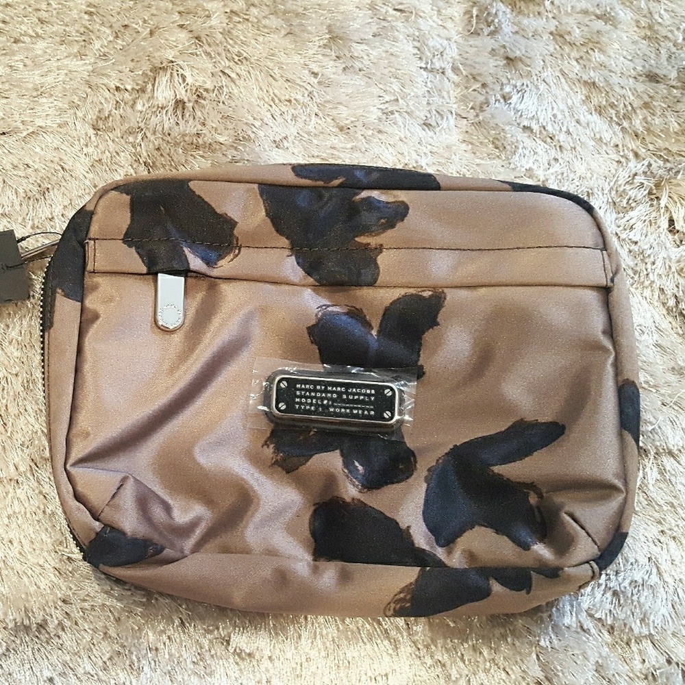 Marc by marc jacobs make up bag