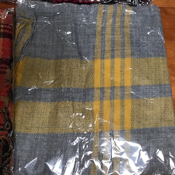 New  Oversized Blanket Scarf - Picture 2 of 4
