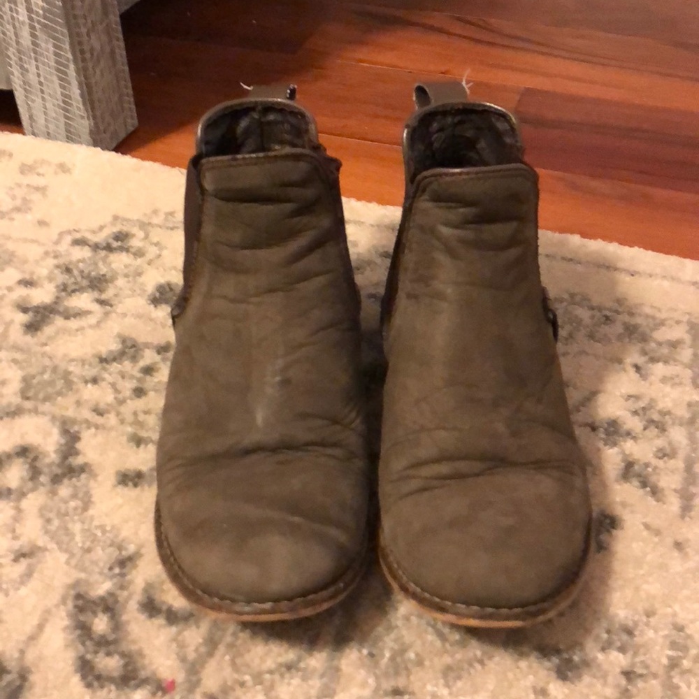 Steve Madden brown ankle booties