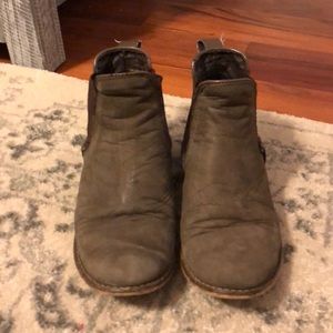 Steve Madden brown ankle booties