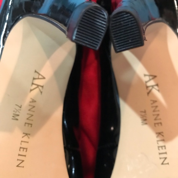 NEW Anne Klein Faux Patent Leather, Open Toe Pumps - Picture 3 of 6