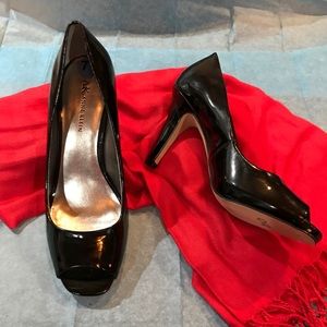 NEW Anne Klein Faux Patent Leather, Open Toe Pumps