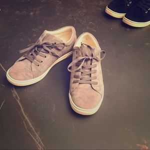 UGG Tomi Suede Sneakers 👟