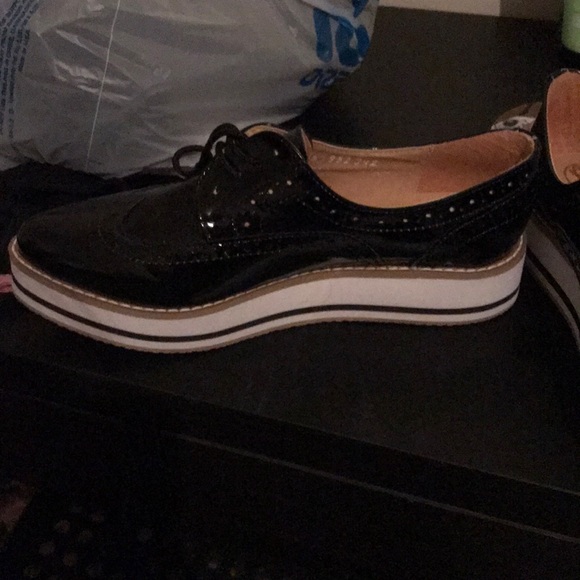 Shoes - Picture 2 of 4