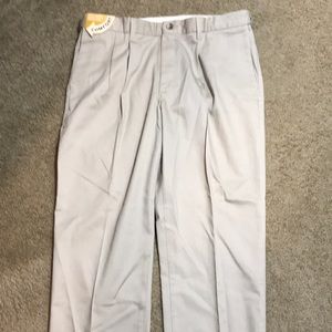 Lee relaxed fit pleated Kaky pant 38 x 30