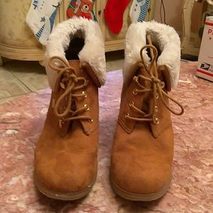 Ankle boots with fur