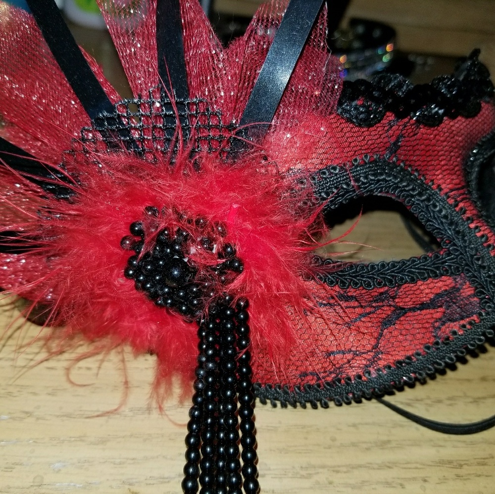 Masquerade Ball Red/Black Mask