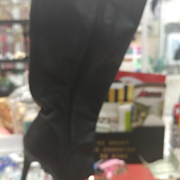 Boot - Picture 2 of 3