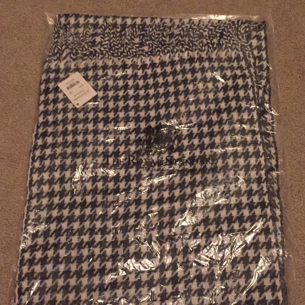 Houndstooth scarf
