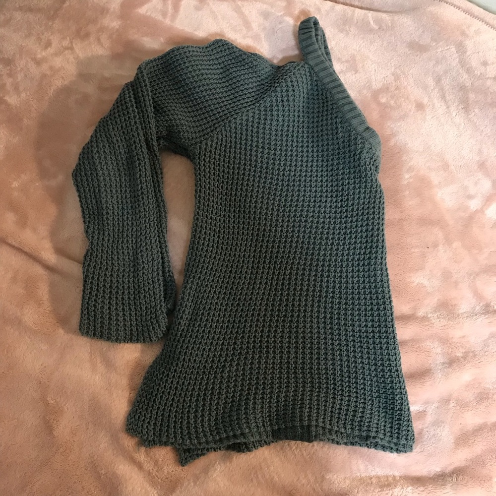 Cold shoulder sweater!