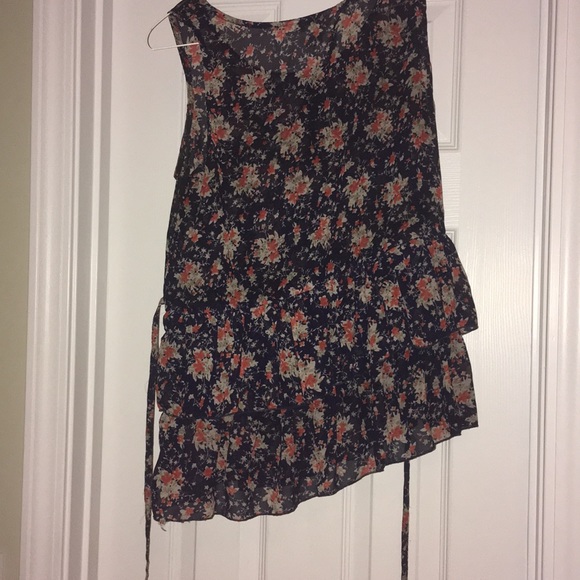 Floral Ruffle Tank Top - Picture 3 of 4