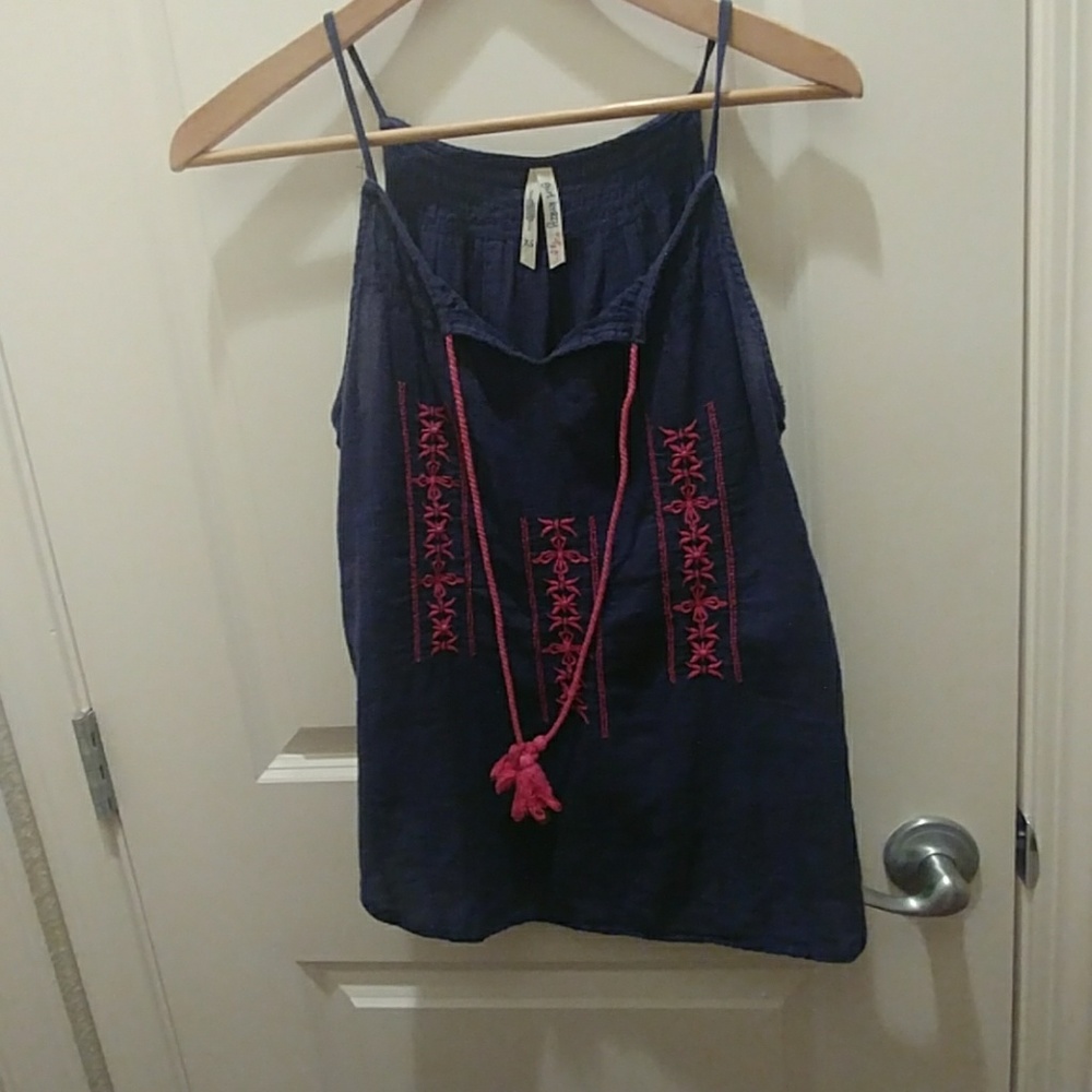 Sleeveless shirt