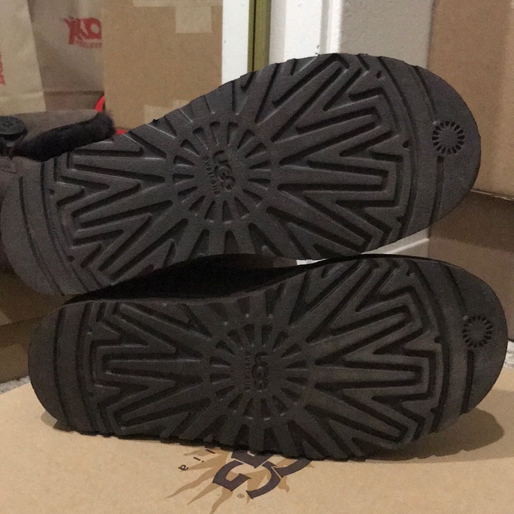 Ugg - Bailey Button Boot - Chocolate - Size 5 - image 6