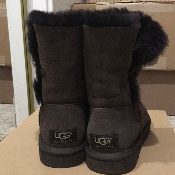 Ugg - Bailey Button Boot - Chocolate - Size 5 - Picture 4 of 8