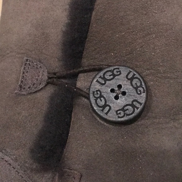 Ugg - Bailey Button Boot - Chocolate - Size 5 - Picture 5 of 8