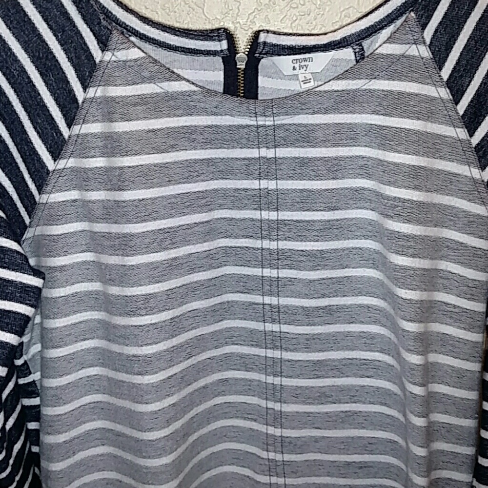 Crown & ivy Size Large Blouse